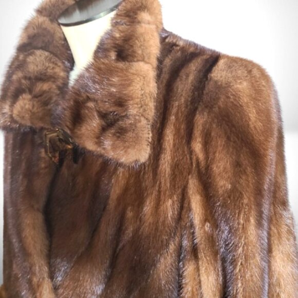 Adriana Furs Genuine Fur Coat – Made in Canada – Size 10–14 (Roomy) – Excellent - Picture 6 of 16
